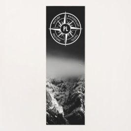 羅針星エンブレムモノグラムのドラマチックな山 ヨガマット