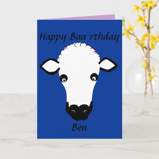 羊のおもしろい誕生日、祭日、名前を前に追加 カード (黄色い花)