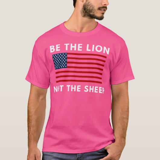 羊のアメリカ国旗の愛国心ではなくライオンである Tシャツ (正面)