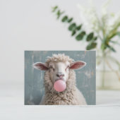 羊の吹ピンクのバブルガムの泡 ポストカード (スタンド正面)