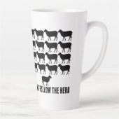 羊の後を追群れ – 自分自身でいなさい カフェラテマグ (右)