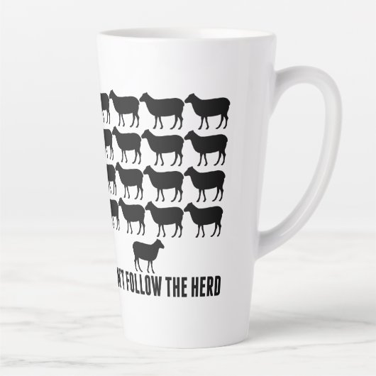 羊の後を追群れ – 自分自身でいなさい カフェラテマグ (右)