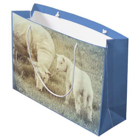 羊の赤ちゃんの動物 ラージペーパーバッグ (裏面アングル)