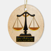 羊皮紙の正義のはかりで測られる(パーソナライズな) セラミックオーナメント (左)