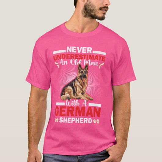 羊飼いの犬は決してドイツの老人を過小評価しない Tシャツ (正面)