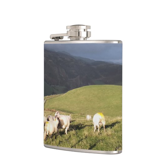 羊 フラスク (左)