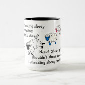 羊/羊のせん断舌をひねくる詩 マグカップ (中央)