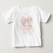 美しいお子様の1歳の誕生日 フラワーボウの女の子 ベビーTシャツ (正面)