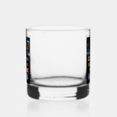 美しいが飲み物のホルダーの目に入る ウイスキーグラス (右)