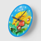 美しいてんとう虫がひまわりの上で眠っている。ミディアム ラウンド壁時計 (傾斜)