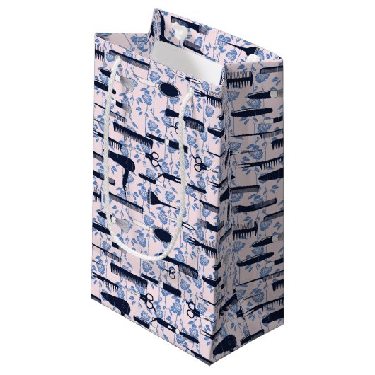 美しいの心配の青のバラパターン スモールペーパーバッグ (正面アングル)