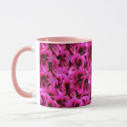 「美しいはっきりした:タイトなマゼンタゼラニウムの花 マグカップ (左)