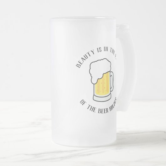 美しいはビール保持者の目の中にある フロストグラスビールジョッキ (正面右)
