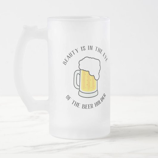 美しいはビール保持者の目の中にある フロストグラスビールジョッキ (左)