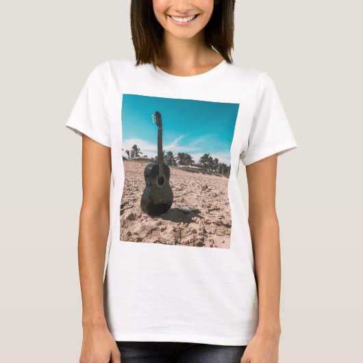 美しいアコースティックギター Tシャツ (正面)
