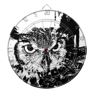 美しいアメリカワシミミズクの黒く及び白いグラフィック ダーツボード