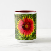 美しいインドの総括的な花 マグカップ (中央)