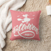 美しいウィッチ飛んでいるブルームハロウィーンタイポグラフィ クッション (ブランケット)