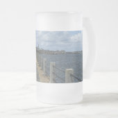 美しいウォーターフロントウォークウェイフロストマグ フロストグラスビールジョッキ (正面右)