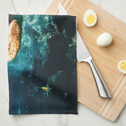 美しいウミガメの海の水中イメージ キッチンタオル (四つ折り)