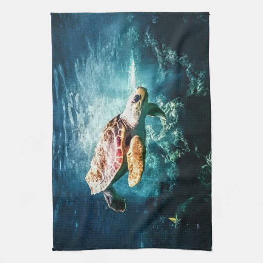 美しいウミガメの海の水中イメージ キッチンタオル (縦)