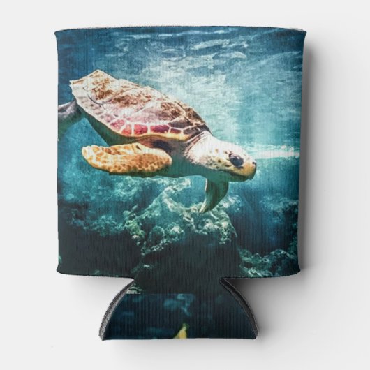 美しいウミガメ海水中イメージ 缶クーラー (正面)