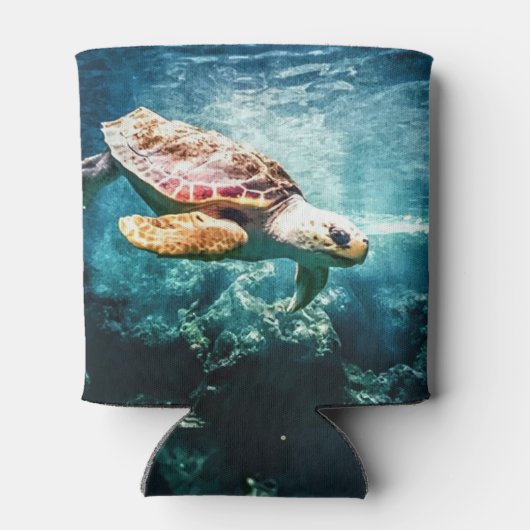 美しいウミガメ海水中イメージ 缶クーラー (裏面)