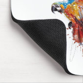 美しいオウムが羽を持ち上げる マウスパッド (コーナー)