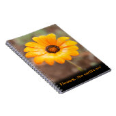 美しいオレンジのデイジーフラワーザアースアート ノートブック (右側)