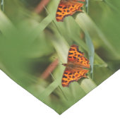 美しいオレンジ色のサティエのコンマ蝶 ショートテーブルランナー (コーナー)