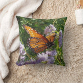 美しいオレンジ色の(昆虫)オオカバマダラ、モナーク蝶と花 クッション (ブランケット)