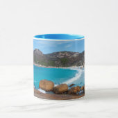美しいオーストラリアのビーチと海波 マグカップ (中央)