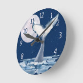 美しいクジラの尾と月 ラウンド壁時計 (傾斜)