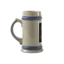 美しいクリスマスツリーレッドリボンデザイン