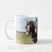美しいクリデールの馬が耕す コーヒーマグカップ (左)