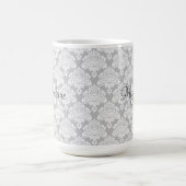 美しいグレイの花柄ダマスク模様 モノグラム&名前 コーヒーマグカップ (中央)