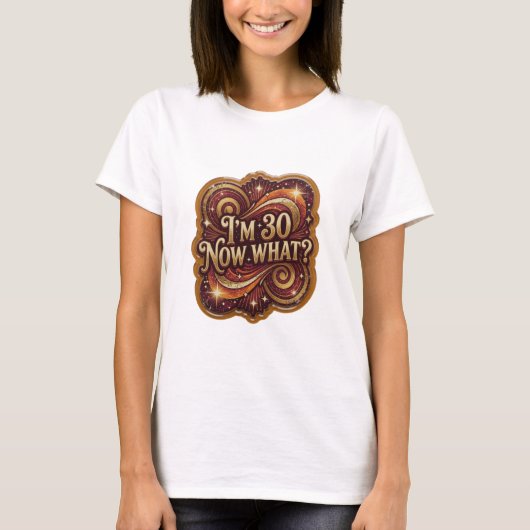 美しいゴールドのI'M 30 NOW WHATスローガンTシャツ Tシャツ (正面)