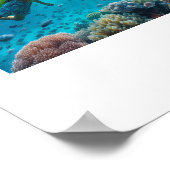 美しいサンゴ礁でシュノーケリング ポスター (角)