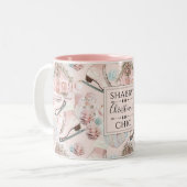 美しいシックなピンクのクリスマスパターン ツートーンマグカップ (正面左)