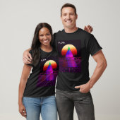美しいシンセウェーブのオートラン様式グリッド 日没・日の出 Tシャツ (ユニセックス)