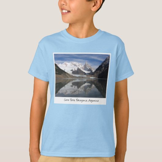美しいセロ・トーレ、パタゴニア、山の景色 Tシャツ (正面)