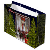 美しいトナカイ、そり&エバーグリーンクリスマス ラージペーパーバッグ (正面アングル)