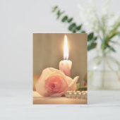 美しいトリートメントピンクのバラとロウソク ポストカード (スタンド正面)