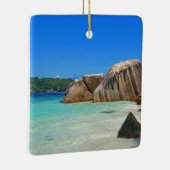美しいトロピカルな海と岩の多い海岸 セラミックオーナメント (右)