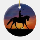 美しいドレスセージの馬とライダー セラミックオーナメント (裏面)