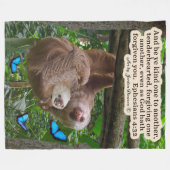 美しいナマケモノ聖なる書物、 経典：エペソ4:32 フリースブランケット (正面(横))