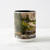 美しいハイキングトレイル川、木と山 ツートーンマグカップ (中央)