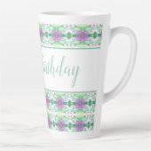 美しいハッピーバースデー紫とティール（緑がかった色）花 カフェラテマグ (右)