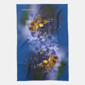 美しいハネビーの上のカリフォルニア薄紫 キッチンタオル (縦)