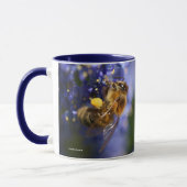 美しいハネビーの上のカリフォルニア薄紫 マグカップ (左)